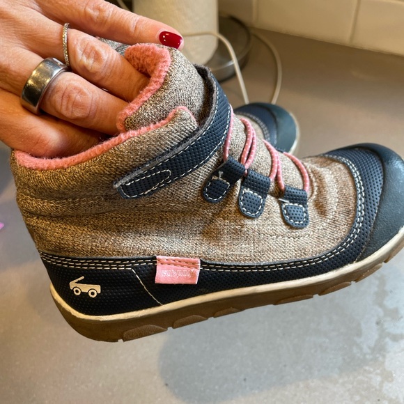 Adorable See Kai Run winter girls ankle boots! - Picture 6 of 8